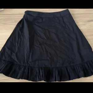 Svart kjol  - Fin svart kjol🖤