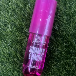 Sold out ‘Summer e Amor’ limited edition Sol de Janeiro - **Sold out** ‘Summer e Amor’ Limited edition sommar doft från Sol de Janeiro. Helt ny, (oöppnad med plast) 90 ml för 549 kr.