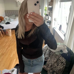 Mesh topp - Super snygg genomskinlig mesh topp, använd några gånger men väldigt bra skick 