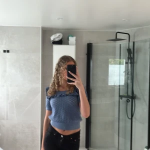 Söt tröja - Säljer denna tröjan från & other stories då den inte kommer till användning längre. Det finns inga defekter. Sparsamt använd. Klicka gärna på köp nu!