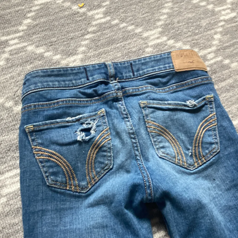 Hej säljer mina jeans då de börjar bli lite försmå❤️ jättefint skick🌸. Jeans & Byxor.