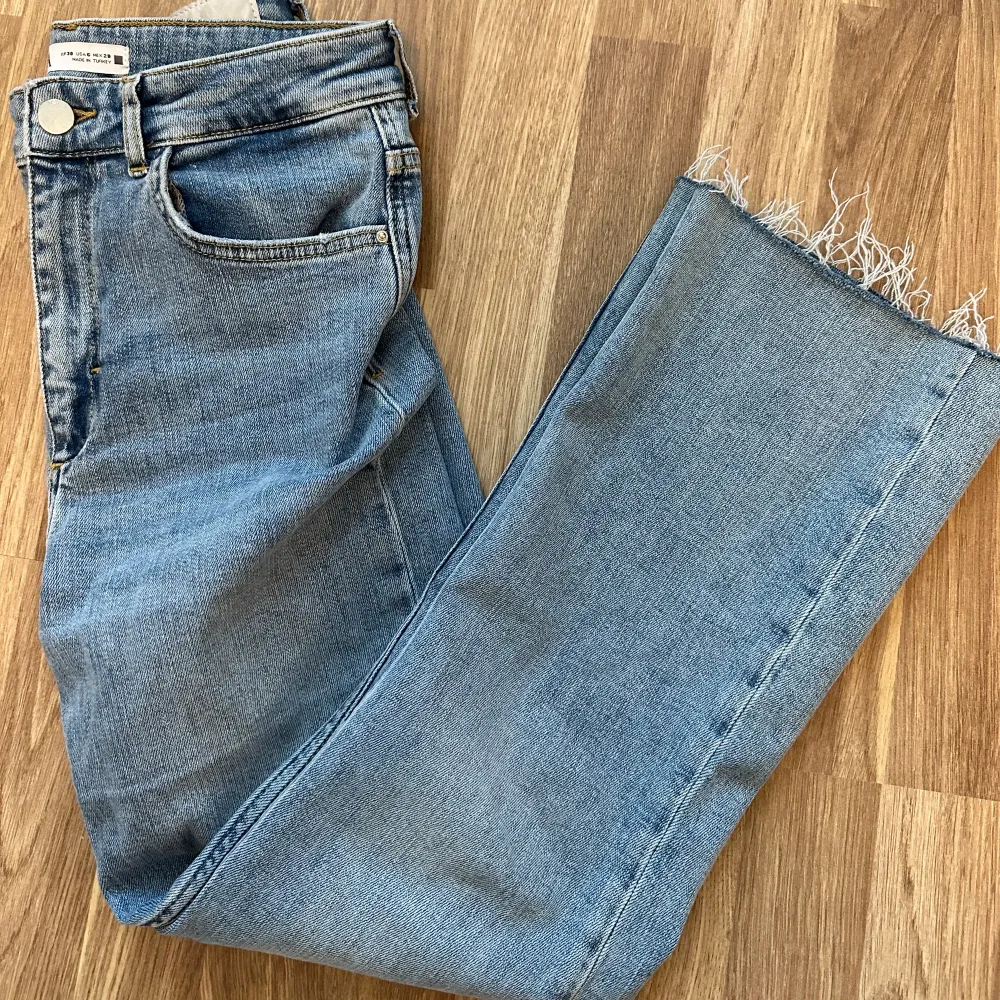 Säljer dessa pågrund av att dem e för korta för mig men super snygga . Jeans & Byxor.