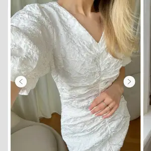 Jättefin klänning från BY IC, aldrig använd och köpt för 899kr💗