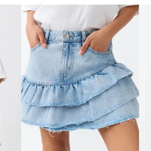 Jeans kjol  - Säljer min jeans kjol från Gina  Använd 1 gång och super fin.  Skriv för mera bilder eller intresse ❤️