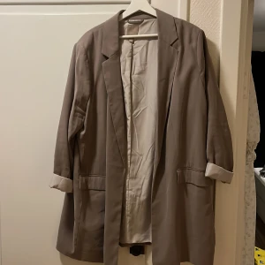 Kavaj - En brun/beige kavaj i fint skick.  