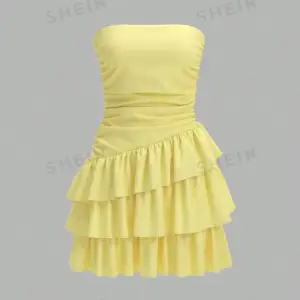 Säljer nu denna oanvända klänning då den är för liten. Är i storlek xs. Helt ny!