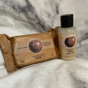 Tvål och Shower Cream - Säljer denna tvål och Shower Creamen från The body shop men doft av Shea❤️❤️ Båda produkterna är oanvändna❤️ Kan köpas separat för annat pris❤️❤️