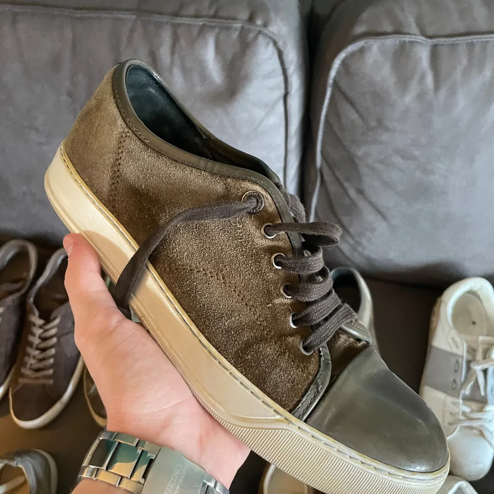 Lanvin Suede Cap Toe Sneaker i mörkbrun Size UK 5 fits 40 Cond 7.5/10 Dustbag medföljer!. Skor.