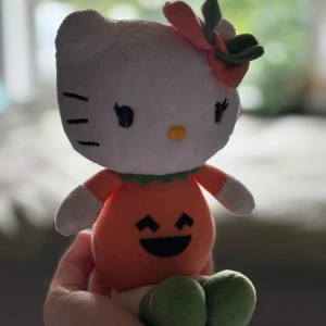 hellokitty halloween Sanrio 2011  - Vintage halloween hello Kitty, säljs på eBay för cirka 300kr. Äkta Sarnrio. 