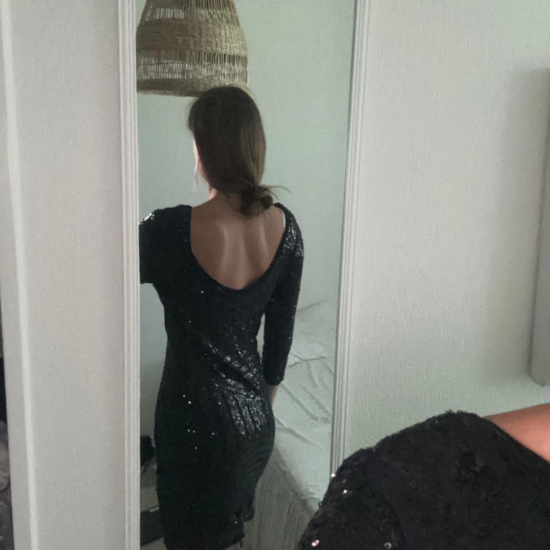 Svar, glittrig paljettklänning  - 91