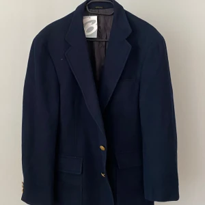 Blazer / Kavaj - Från Broadway & Sons Hornsgatan. Mörkblå, Size M. Aldrig använd.  Prislapp sitter kvar, köpte för 750