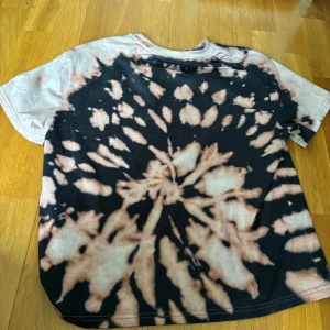 SHEIN  - Har köpt den från SHEIN men nu använder jag den inte för att jag har en annan stil 