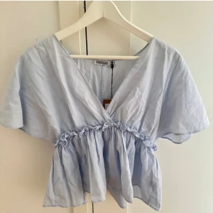 Topp - Gullig topp( pris kan diskuteras )