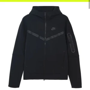 Nike tech fleece  - säljer billigt  eftersom den passar inte och har ingen användning för den. skriv ifall  du är intresserad elle har frågor.  Snabba affärer!!! 