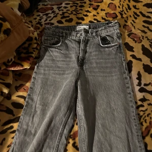 Högmidjade jeans - Bra skick!
