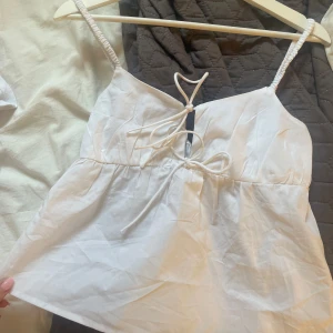 Topp - Vit topp, helt ny