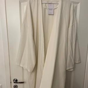 Creme vit abaya - Helt ny kimono/abaya med prislappen kvar