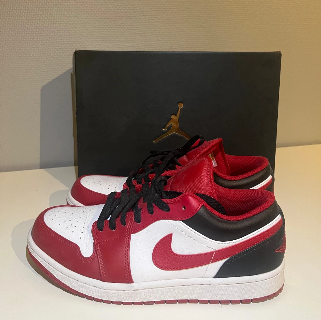Jordan 1 Low Chicago