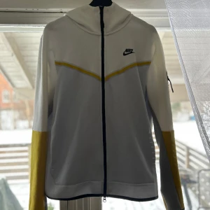 Nike tech fleece  - Bra skick, knappt använd 