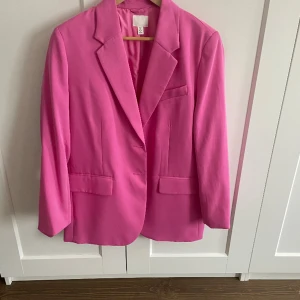 Oversize kavaj - Oversize kavaj från hm utan defekter använd en gång. Nypris 500kr mitt pris 250kr