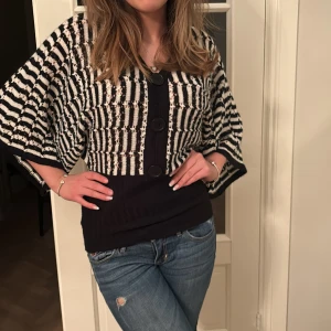 Blus  - Jätte gullig stickad bluss! Här från Plick Inge använd en enda gång som ny de är bara skriva om ni vill ha mer bilder❤️