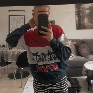 Levis tröja - Levis tröja, knappt använd🤍