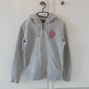 Tröja / hoodie - Mysig hoodie. Aldrig använd. Nyskick!
