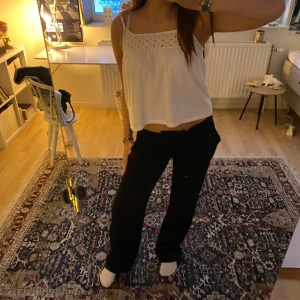 Kostymbyxor  - Superfina kostymbyxor från Lindex. Saknas en knapp vid midjan men finns ett metallfäste! 