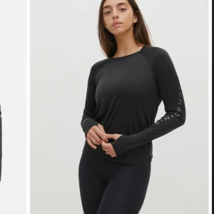 Röhnisch träningströja - Helt oanvänd träningströja från röhnisch i storlek S. Bra skick och skönt material men köpte i fel storlek så nu har den legat hemma ett bra tag. Kan självklart skicka egna bilder på tröjan om någon vill!😊💓