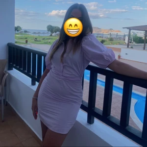 Sommarklänning💜 - Söt,bekväm,fin,sommrig klänning i storlek S. Köpt för 389kr på Nelly.se för ett tag sen. Lägger ut den för 230kr då den är i väldigt bra skick ( som ny )