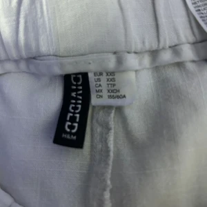 Linnebyxor  - väldigt bra skick  använda typ 5gånger köpta för 450 säljer dom för 150