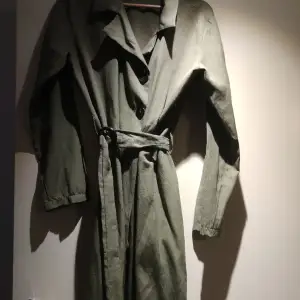 Long green  trenchcoat