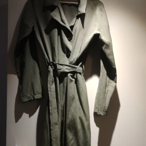 Trenchcoat - Long green  trenchcoat
