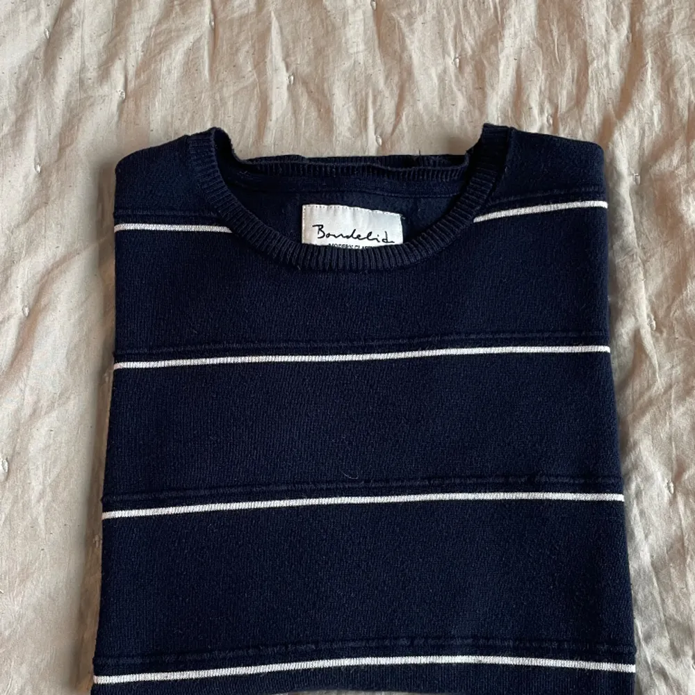 Säljer denna bondelid tröja i storlek xs. Fler bilder kan visas ifall så önskas☺️. Tröjor & Koftor.