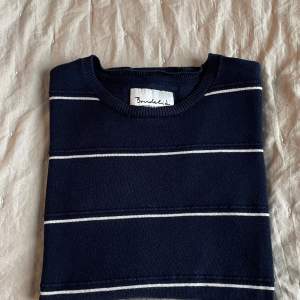 Säljer denna bondelid tröja i storlek xs. Fler bilder kan visas ifall så önskas☺️