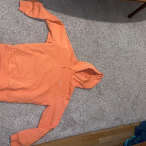 Nike hoodie - Vill bara bli av med en gammal hoodie köpt från Nike storlek L