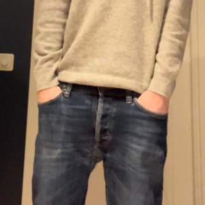 Säljer dessa feta Nudie jeans i skin fit, Finns lite slitage (kom i DM för bild på det) storlek 29/30.   349:-  Skriv i DM för frågor osv.