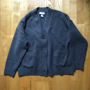 Kofta från Monki - Väldigt fin kofta från monki i bra skick. 