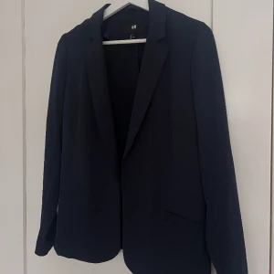 Kavaj - Jättefin kavaj från H&M som jag aldrig använt🤍