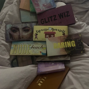 Ögonskuggspaletter - Jag säljer lite olika ögonskuggspaletter vissa är använda och vissa är helt nya från bland annat huda beauty, the balm, catrice och sheglam olika priser  skriv för mer info  HUDA BEAUTY SÅLD ESPRESSO PALETTEN DÅLD 