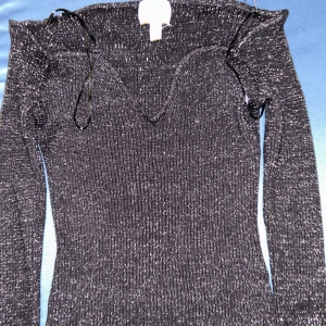 Troja - En till glitter troja men i svart färg, också från H&M. Aldrig använt