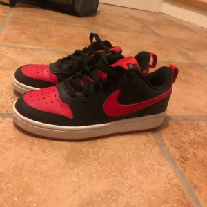 Nike skor - Knappt använda, fint skick