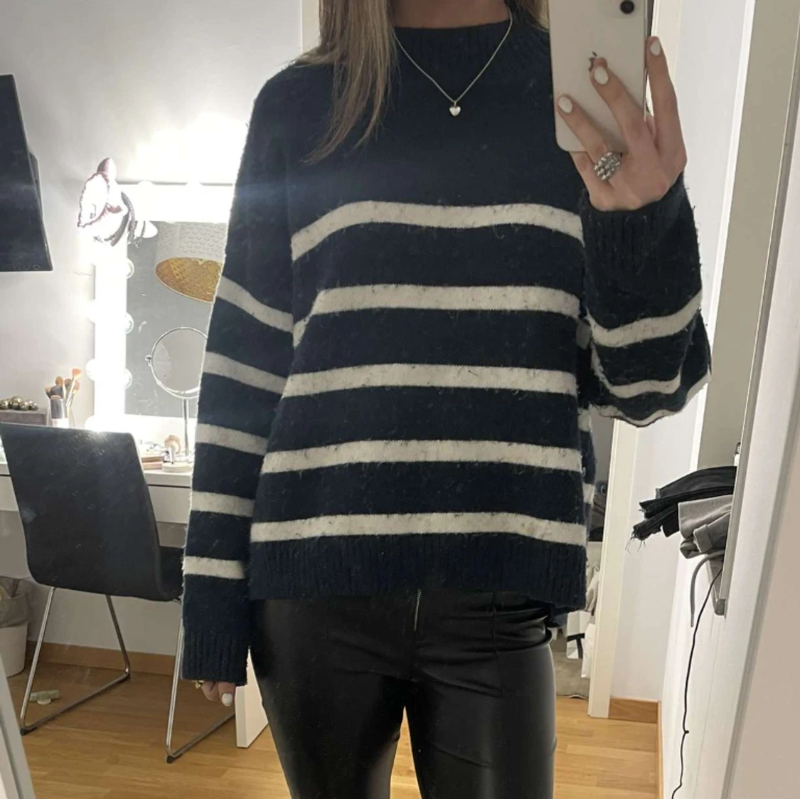 Randig stickad tröja