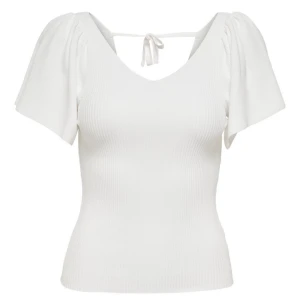 only topp - vit topp från only💕💕den är i bra skick, endast testad❤️