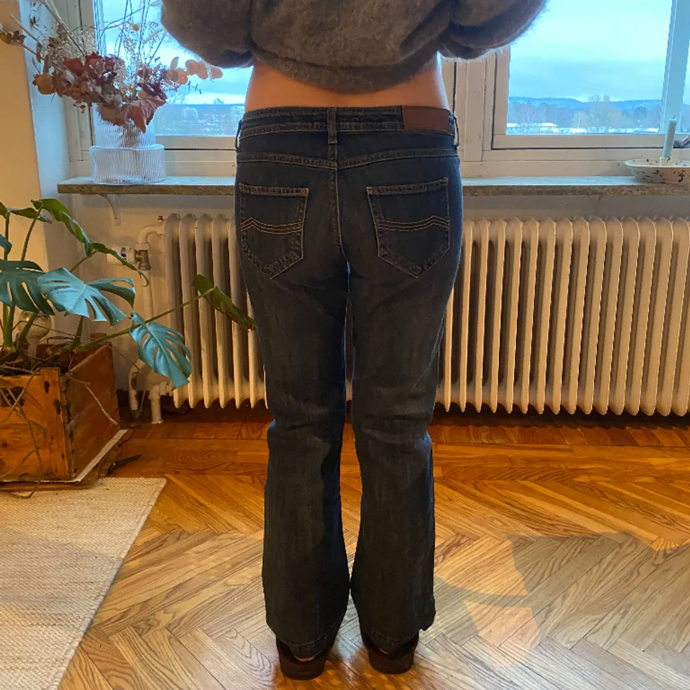 Lågmidjade jeans, storlek 36. Fint skick! 😊. Jeans & Byxor.