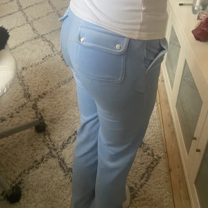 Juicy couture  - Jätte fina juicy couture byxor, tyvärr så kommer dem inte till användning längre💕