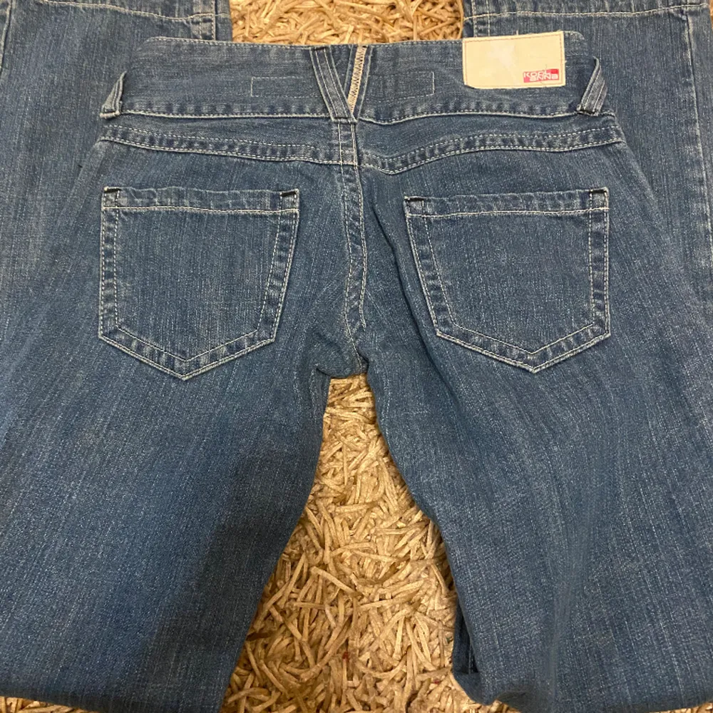 Säljer mina favorit lowaist för endast 300kr, men 0kr om vi byter lowaist jeans mot en större storlek! Jag utbyter för lågmidjade jeans i strl S/M helst W 28/29 L 34 + (måtten diskuteras)!(Isåfall betalar du endast frakt). Vi diskuterar såklart mer❤️. Jeans & Byxor.