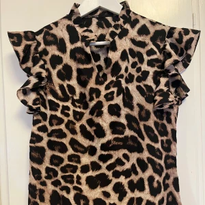 Leopard topp - Pris kan diskuteras, skriv för fler bilder😊