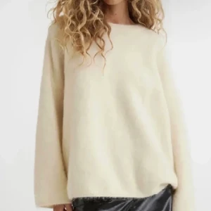 Mohair stickad tröja från hm - Säljer i nyskick❤️ storlek S 