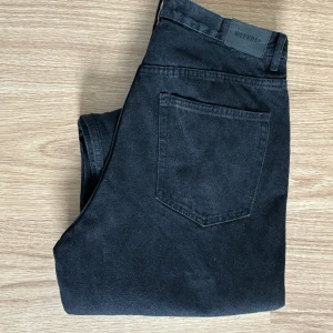 Weekday galaxy jeans - Nypris 600kr. Pris kan diskuteras!